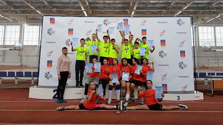 Юрий Сердечкин поздравил команду гимназии с победой в этапе Всероссийских игр школьных спортклубов